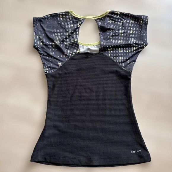 Women’s size medium nike drifit active top short sleeve dark gray black - Picture 2 of 2